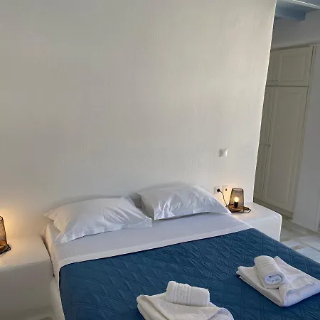 Petrinaki * Mykonos Town